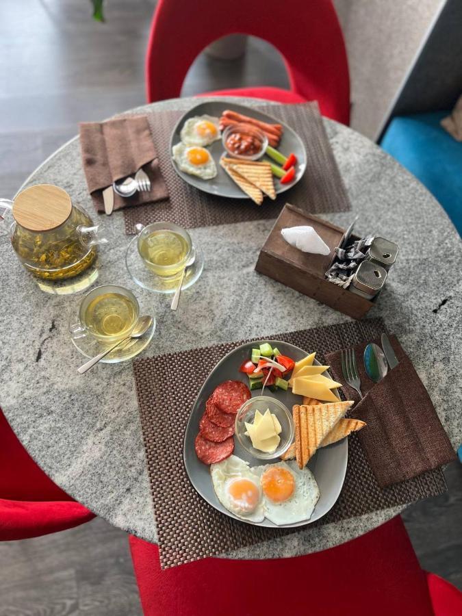 Terrasse Hotel & Bar Biskek Kültér fotó